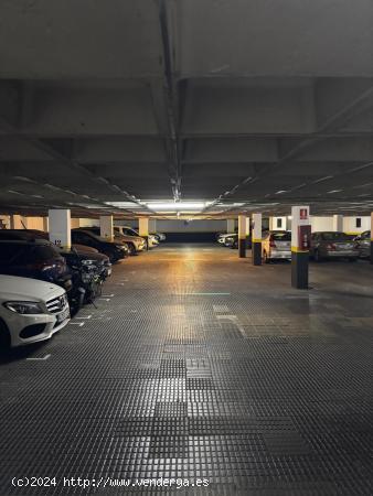 VENTA AMPLIA PLAZA DE PARKING - BARCELONA