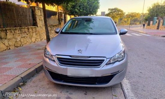 Peugeot 308 SW BLINE BHDI 120 de 2015 con 160.000 Km por 7.500 EUR. en Sevilla