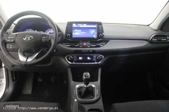 Hyundai i30 1.5 DPI Klass SLX 110 de 2024 con 8.747 Km por 19.500 EUR. en Alicante