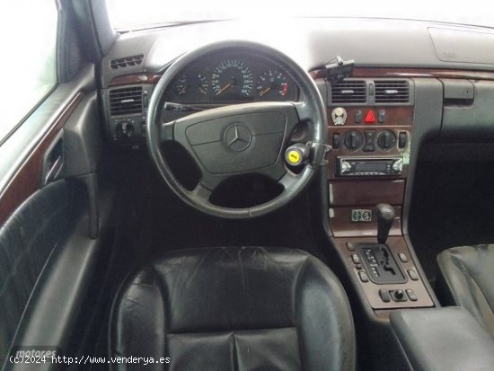 Mercedes Clase E E300 TD AUT. Elegance 177 cv. de 1998 con 358.000 Km por 3.500 EUR. en Murcia