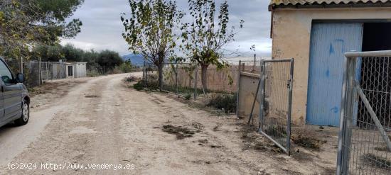 SE VENDE TERRENO A 20 MINUTOS DE ALICANTE CON AGUA Y CASA PARA REFORMAR - ALICANTE