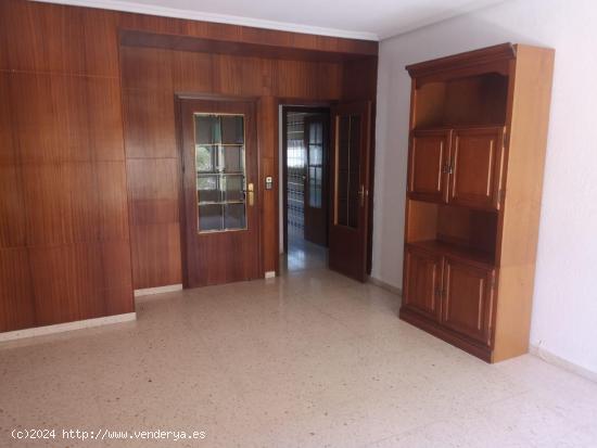 Amplia vivienda para alquilar en  Murcia con plaza de garaje !!!!! - MURCIA