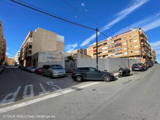  TERRENO URBANO CON NAVE INDUSTRIAL CON ACCESO A 3 CALLES - ALICANTE 