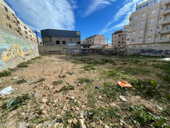 TERRENO URBANO CON NAVE INDUSTRIAL CON ACCESO A 3 CALLES - ALICANTE