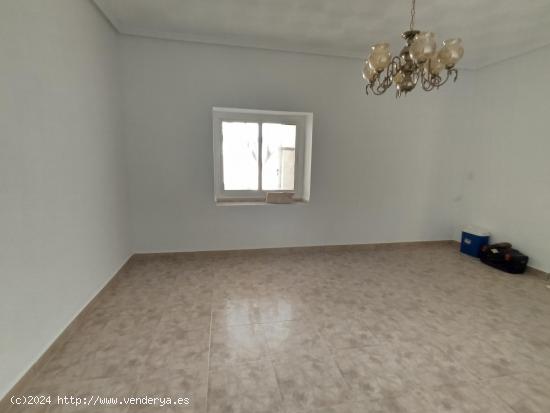 Casa con piscina a la venta en La Roda - ALBACETE