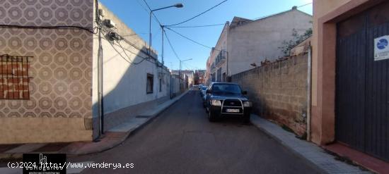 CASA SIN MUEBLES EN BARRIADA DE LLERA JUNTO A HUERTA ROSALES - BADAJOZ