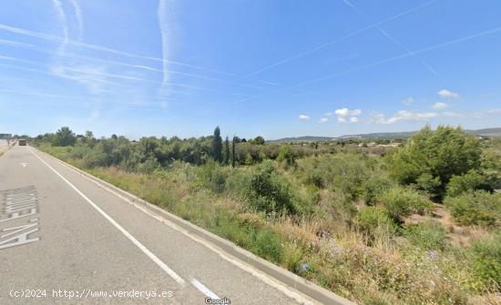 3 Parcelas en carretera para servicios en El Vendrell - TARRAGONA