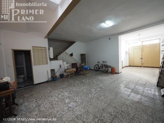  *Casa, junto a Juan Carlos I. Suelo: 202m2 /Fachada: 7,70m /Construidos: 235m2. 84.000€* - CIUDAD  