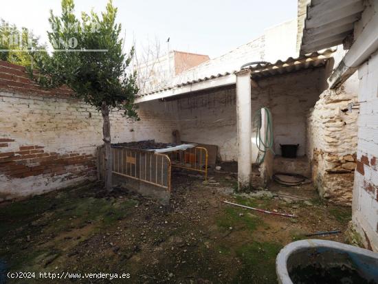 *Casa, junto a Juan Carlos I. Suelo: 202m2 /Fachada: 7,70m /Construidos: 235m2. 84.000€* - CIUDAD 