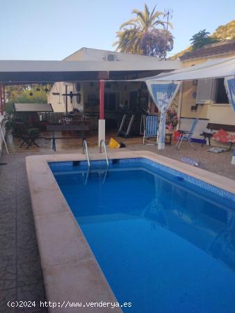  BONITO CHALET EN ORIHUELA CON PISCINA PRIVADA, 4 HABITACIONES Y 3 BAÑOS - ALICANTE 