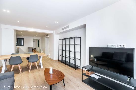  Amplio y moderno apartamento amueblado y equipado en Comte d'Urgell - BARCELONA 