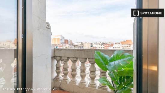 Se alquila habitación en piso de 9 habitaciones en L'Antiga Esquerra De L'Eixample - BARCELONA