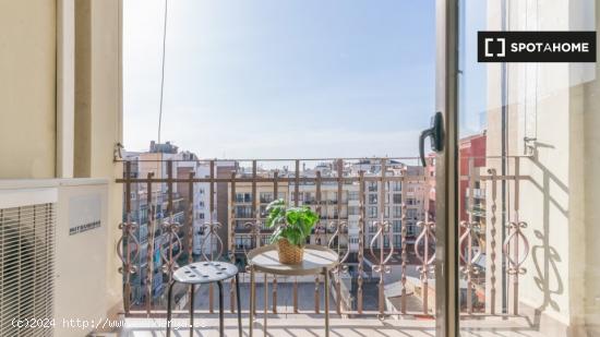 Se alquila habitación en piso de 9 habitaciones en L'Antiga Esquerra De L'Eixample - BARCELONA