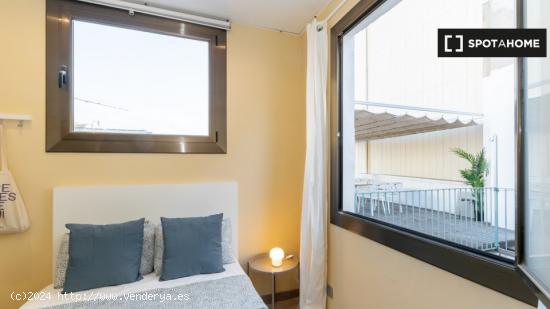 Alquiler de habitaciones en piso de 5 habitaciones en La Dreta De L'Eixample - BARCELONA