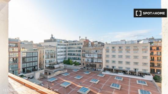 Alquiler de habitaciones en piso de 5 habitaciones en La Dreta De L'Eixample - BARCELONA