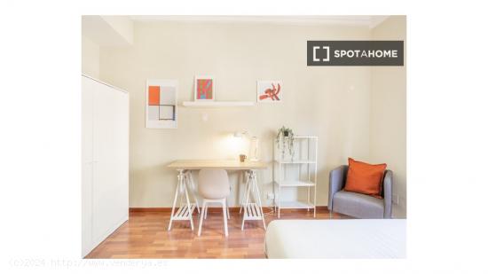 Alquiler de habitaciones en piso de 4 habitaciones cerca de Plaça Catalunya - BARCELONA