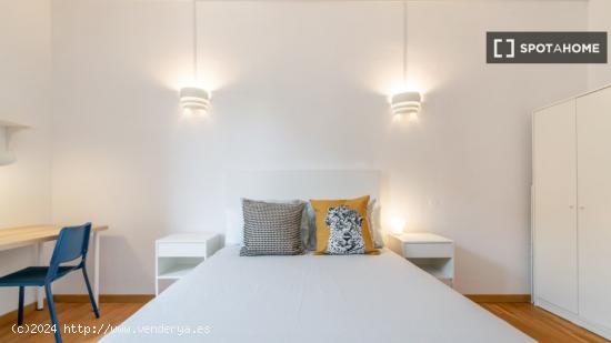 ¡Habitación compartida en alquiler en Barcelona! - BARCELONA