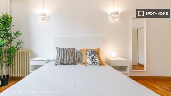 ¡Habitación compartida en alquiler en Barcelona! - BARCELONA