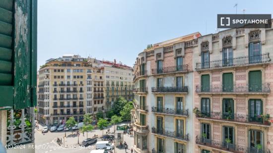 ¡Habitación compartida en alquiler en Barcelona! - BARCELONA