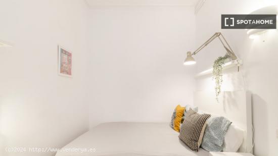 ¡Habitación compartida en alquiler en Barcelona! - BARCELONA