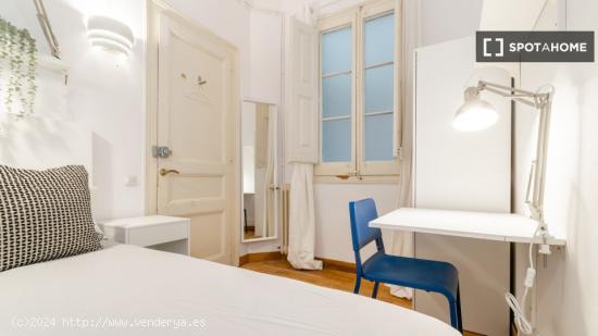 ¡Habitación compartida en alquiler en Barcelona! - BARCELONA