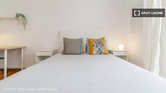 ¡Habitación compartida en alquiler en Barcelona! - BARCELONA