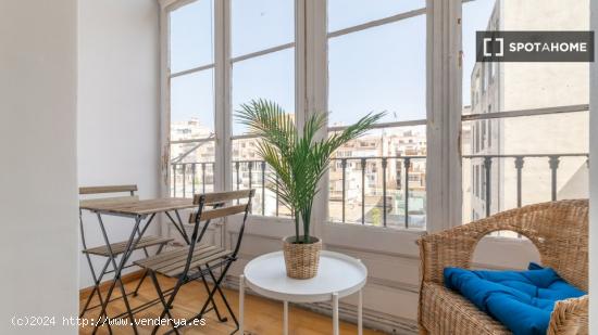 ¡Habitación compartida en alquiler en Barcelona! - BARCELONA