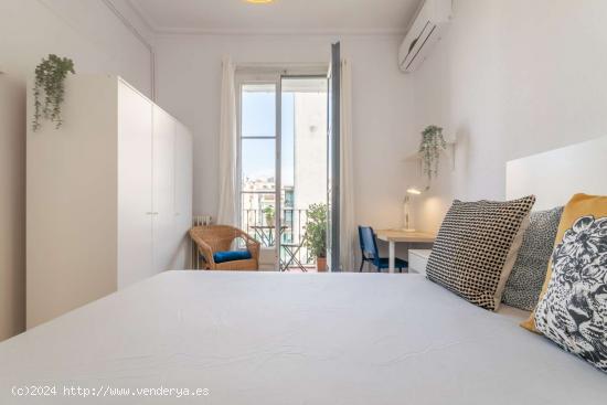  ¡Habitación compartida en alquiler en Barcelona! - BARCELONA 