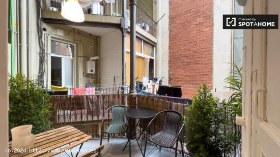 Alquiler de habitaciones en piso de 7 habitaciones en L'Antiga Esquerra De L'Eixample - BARCELONA