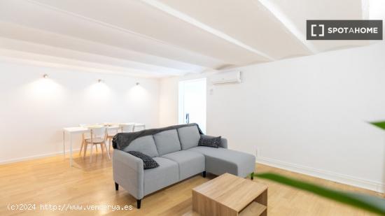 Cómodo apartamento en Consell de Cent - BARCELONA