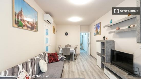 Práctico apartamento amueblado en Carrer de Mata - BARCELONA