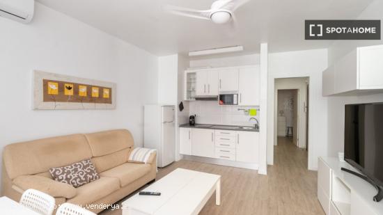 Apartamento amueblado moderno en Les Corts - BARCELONA