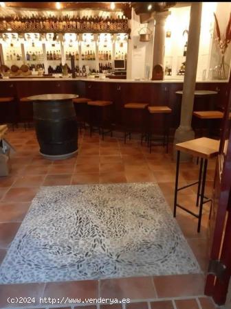 TRASPASO DE RESTAURANTE BAR EN PLENO CENTRO - GRANADA