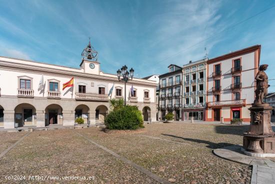 EDIFICIO SEÑORIAL EN PLAZA DEL AYUNTAMIENTO - ASTURIAS