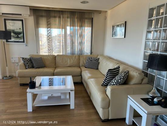 APARTAMENTO DE 2 DORMITORIOS EN PRIMERA LÍNEA DE MAR AZUL, LA VELETA - ZONA TORREVIEJA - - ALICANTE