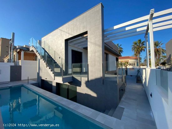 Villa en venta a estrenar en Torrevieja (Alicante)