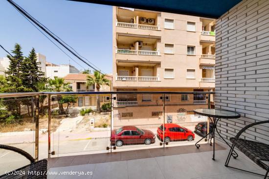 SE VENDE ESTUDIO EN PRIMERA LINEA DE LA PLAYA EN TORREVIEJA (ALICANTE) - ALICANTE