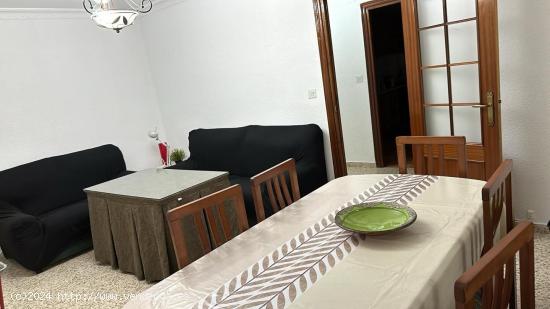  DLR 1720 - Piso de 3 Dormitorios en Alquiler Ideal para Estudiantes | Zona San Ildefonso - GRANADA 