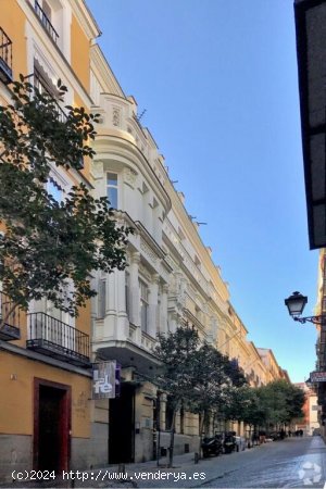 VENTA LOCAL COMERCIAL CALLE PIZARRO EN MADRID