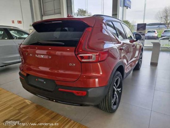 Volvo XC40 Plus, B3 Mild hybrid, Gasolina, Dark de 2024 con 5 Km por 40.900 EUR. en Navarra