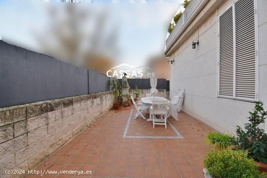 ZONA Torrenieve. Piso de 4 habitaciones, 2 baños. Trastero, piscina y garaje. 70 m2 de Jardín. - M