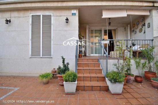 ZONA Torrenieve. Piso de 4 habitaciones, 2 baños. Trastero, piscina y garaje. 70 m2 de Jardín. - M