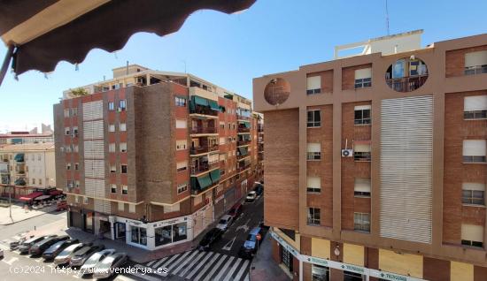 PISO EN ALQUILER EN EL BULEVAR DEL PLA - ALICANTE