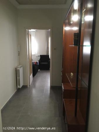 SE ALQUILA HABITACIÓN, SOLO PARA ESTUDIANTES - BARCELONA