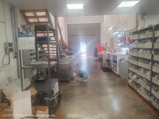 ALQUILER DE NAVE CON OFICINAS EN CATARROJA - VALENCIA