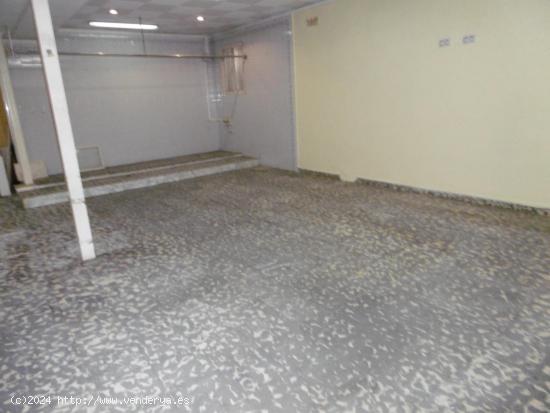 LOCAL COMERCIAL CON MUCHA FACHADA - CASTELLON