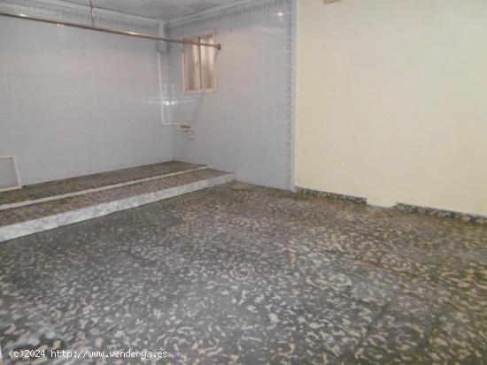 LOCAL COMERCIAL CON MUCHA FACHADA - CASTELLON