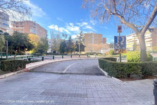 ¡Tu plaza de garaje en Pintor Julio Romero te está esperando! - MADRID