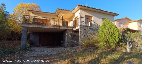  CAMPINS (PUEBLO): CHALET URBANO CON IMPRESIONANTES VISTAS A 7 MINUTOS DE  SANT CELONI - BARCELONA 