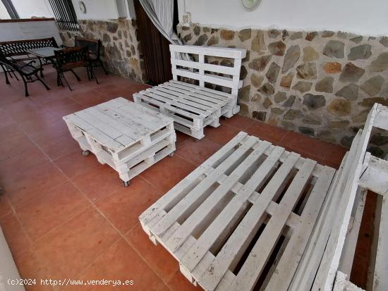 Terreno con Casa de Campo con Piscina, Chimenea, Luz y Agua - CACERES